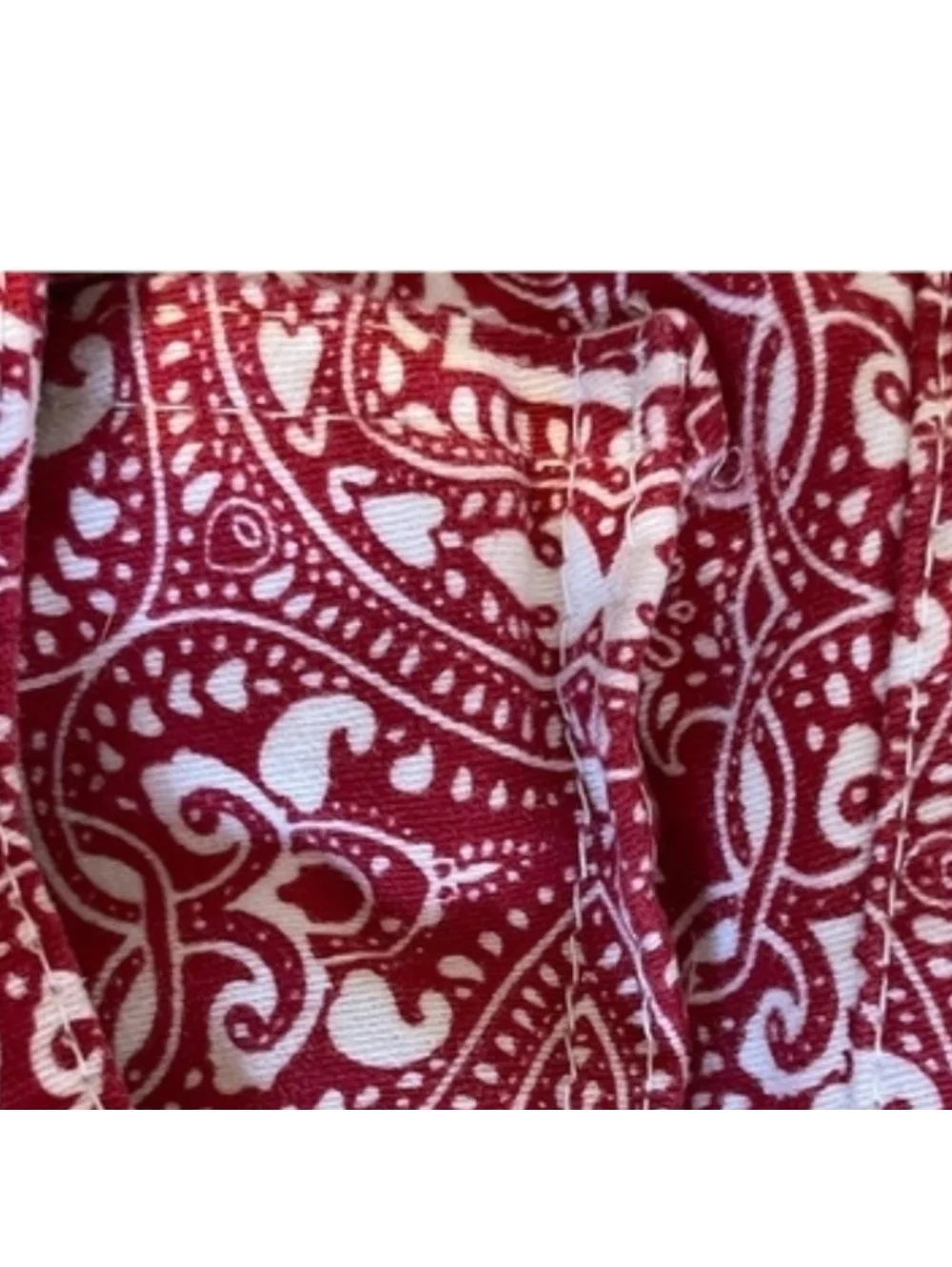 Westport Womans Shorts Red & White Paisleyish Print Sz 12- 5 Pocket Style Cotton